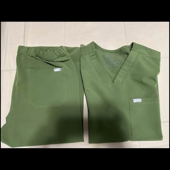 Men's Olive Green and Grey Scrub Top and Pants - Picture 1 of 2